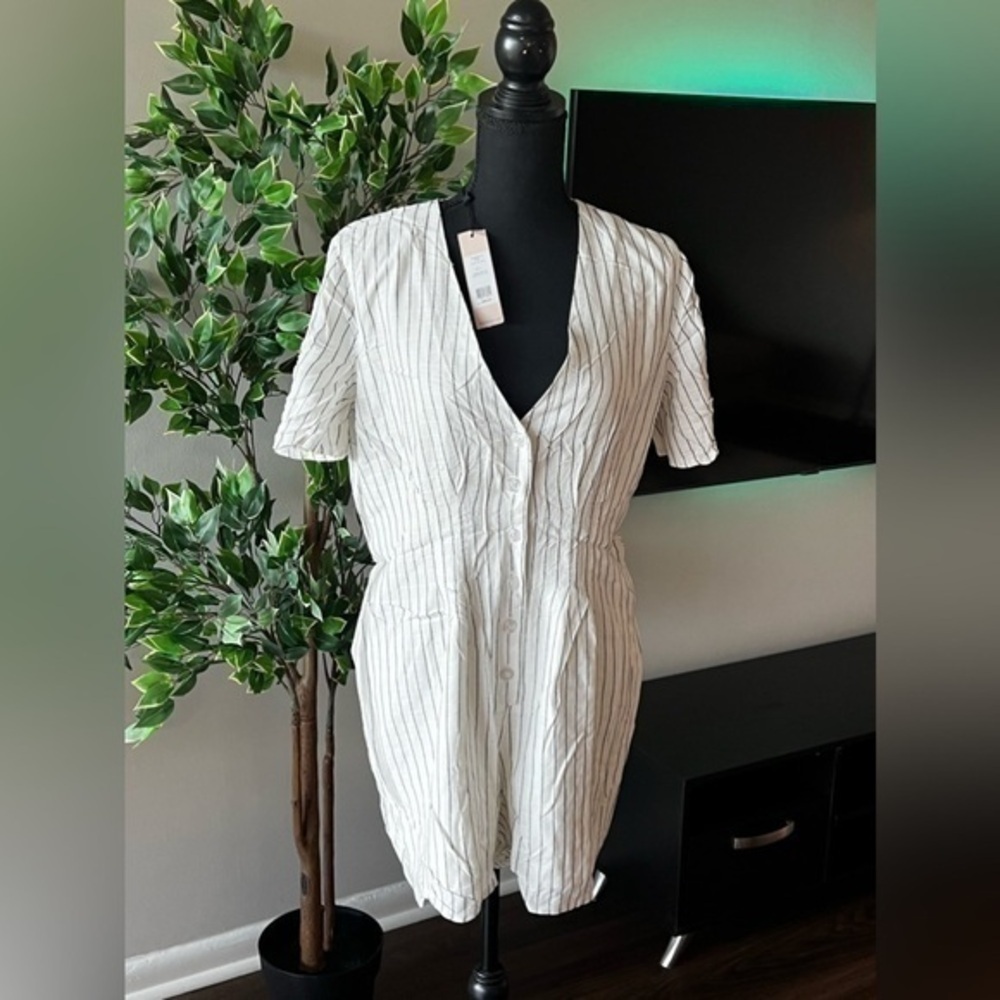 BCBGeneration
Striped Button-Front Romper - Picture 2 of 8